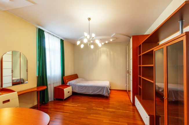 Купить четырехкомнатную квартиру в Омске. Вариант № 17389, 8, площадь -  квм, цена 17890000 рублей