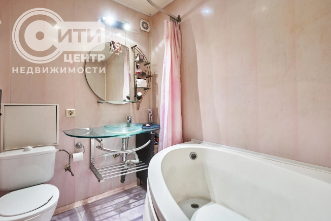 Купить квартиру на вторичке на улице проспект Патриотов в Воронеже. Вариант № 3118945, 11, площадь -  квм, цена 3400000 рублей