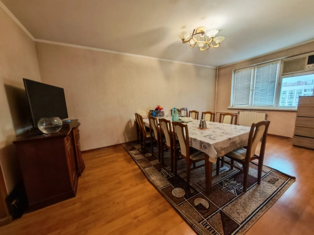 Купить квартиру на вторичке в районе Митино в Москве. Вариант № 7523349, 4, площадь -  квм, цена 28400000 рублей