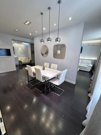 Купить трехкомнатную квартиру в Ростовской области. Вариант № 8428443, 4, площадь -  квм, цена 23000000 рублей