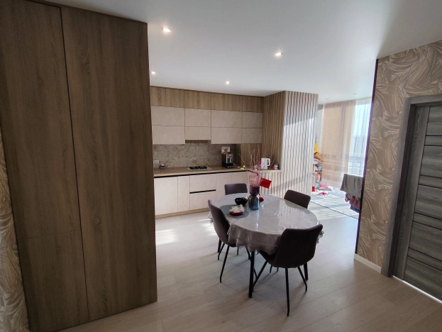 Купить трехкомнатную квартиру на улице Олега Кошевого в Калининграде. Вариант № 3897361, 2, площадь -  квм, цена 10500000 рублей