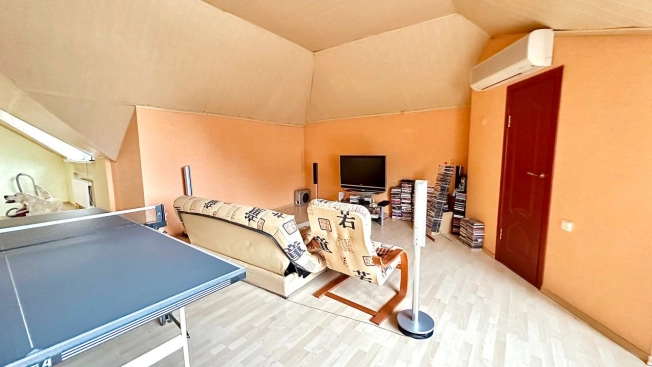 Купить дом на улице Гаражная в Краснодаре. Вариант № 35322, 32, площадь -  квм, цена 60000000 рублей