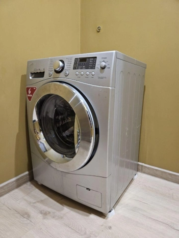 Купить двухкомнатную квартиру в Новосибирске. Вариант № 9619447, 1, площадь -  квм, цена 10200000 рублей