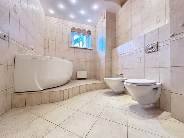 Купить трехкомнатную квартиру на улице Московское шоссе в Санкт-Петербурге. Вариант № 2527297, 20, площадь -  квм, цена 23650000 рублей