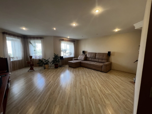 . Вариант № 9811, 6, площадь - 128 квм, цена 12050000 рублей