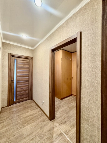 Купить трехкомнатную квартиру в Старом Осколе. Вариант № 8822801, 13, площадь -  квм, цена 6350000 рублей