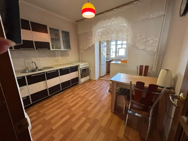 Купить трехкомнатную квартиру в Микрорайоне 8-й, Элиста в Элисте. Вариант № 29488, 6, площадь -  квм, цена 5700000 рублей