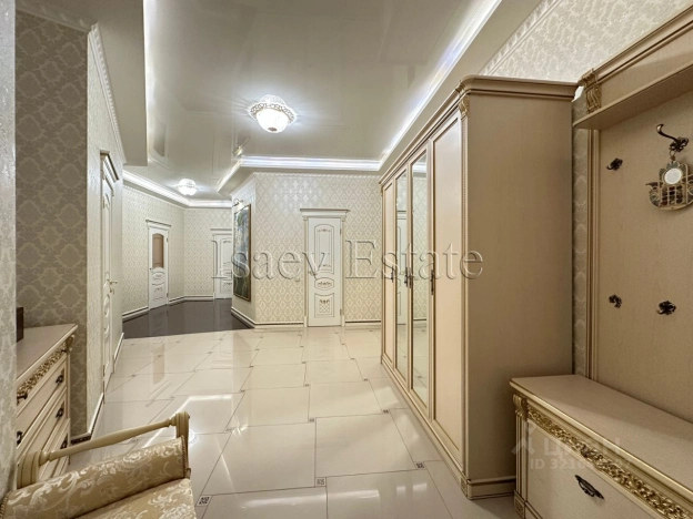 Купить трехкомнатную квартиру на вторичке в Микрорайоне 7А, район Северный в Москве. Вариант № 9840491, 4, площадь -  квм, цена 33999999 рублей