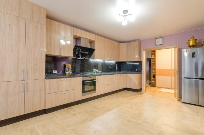 Купить четырехкомнатную квартиру в Вологде. Вариант № 14804, 17, площадь -  квм, цена 33250000 рублей