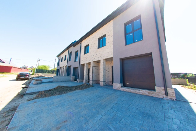 Купить трехкомнатную квартиру на улице Молодёжная в Владимирской области. Вариант № 8445, 30, площадь -  квм, цена 9999000 рублей