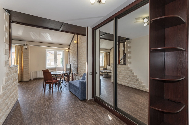 Купить трехкомнатную квартиру в Пушкине. Вариант № 976, 16, площадь -  квм, цена 9300000 рублей