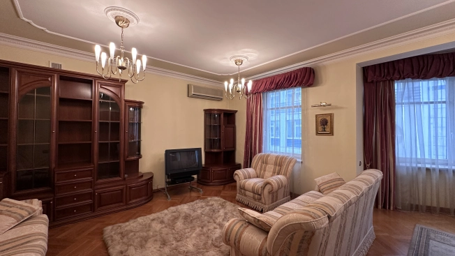 Купить квартиру в Москве. Вариант № 10619257, 7, площадь -  квм, цена 110000000 рублей