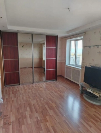 Купить трехкомнатную квартиру на улице Малоохтинский проспект в Санкт-Петербурге. Вариант № 8377245, 3, площадь -  квм, цена 12500000 рублей