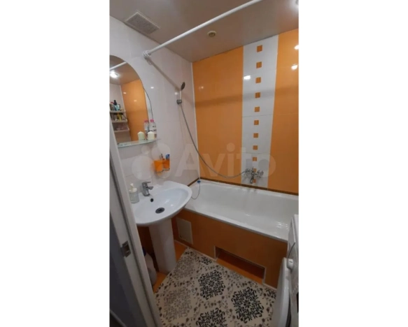 Купить трехкомнатную квартиру на вторичке в Микрорайоне 8-й, Элиста в Элисте. Вариант № 14035, 6, площадь -  квм, цена 7000000 рублей