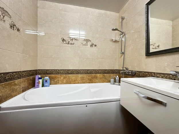 Купить двухкомнатную квартиру на вторичке в Пензенской области. Вариант № 9992185, 7, площадь -  квм, цена 5600000 рублей