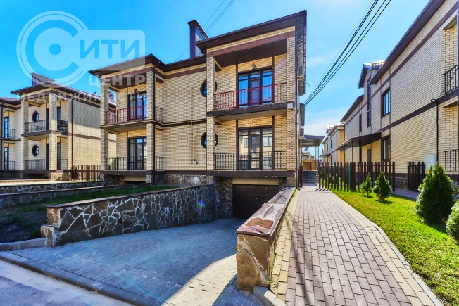 Купить квартиру на вторичке на улице Маршала Вершинина в Воронежской области. Вариант № 33628, 40, площадь -  квм, цена 15800000 рублей