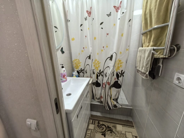 Купить однокомнатную квартиру в Микрорайоне 1-й, Элиста в Элисте. Вариант № 9088533, 3, площадь -  квм, цена 4580000 рублей