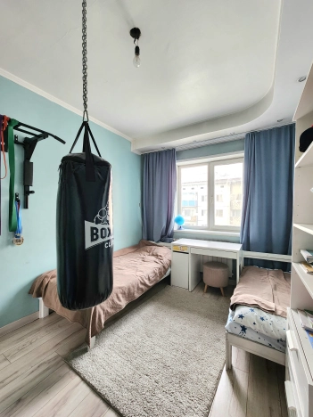 Купить трехкомнатную квартиру в Кызыле. Вариант № 29133, 4, площадь - квм, цена 7550000 рублей