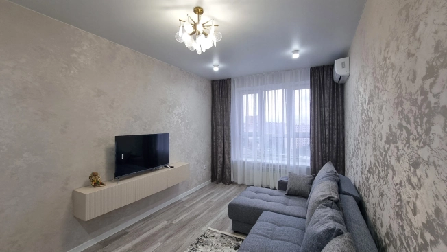 Купить однокомнатную квартиру в Ростовской области. Вариант № 41303, 4, площадь -  квм, цена 6800000 рублей