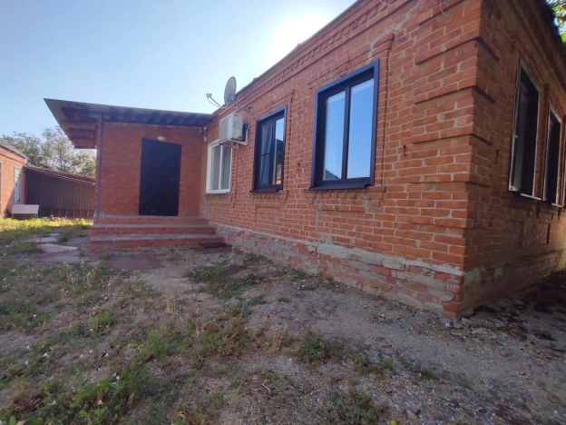 Купить дом на улице Шоссейный переулок в Краснодарском крае. Вариант № 53821, 2, площадь -  квм, цена 4500000 рублей