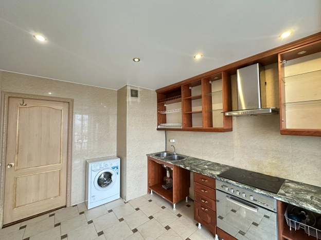 Купить двухкомнатную квартиру в районе Приморский в Санкт-Петербурге. Вариант № 8932358, 11, площадь -  квм, цена 18890000 рублей