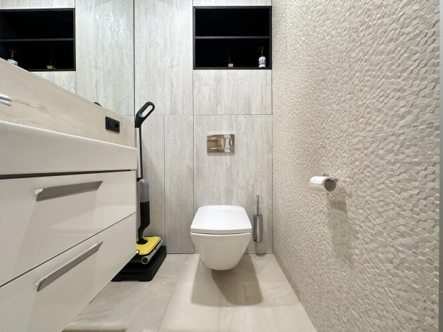 Купить трехкомнатную квартиру у метро Генерала Тюленева в Москве. Вариант № 10597375, 20, площадь - квм, цена 26000000 рублей