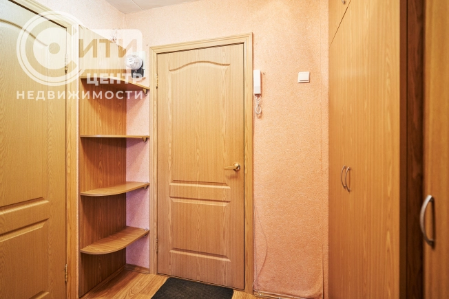 Купить однокомнатную квартиру на вторичке в районе Советский в Воронеже. Вариант № 24245, 6, площадь -  квм, цена 3699000 рублей