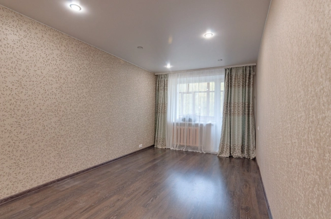 Купить трехкомнатную квартиру в Вологодской области. Вариант № 6900541, 4, площадь -  квм, цена 3500000 рублей