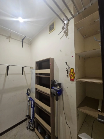 Купить трехкомнатную квартиру на улице Профсоюзная в Москве. Вариант № 10608856, 20, площадь -  квм, цена 22000000 рублей