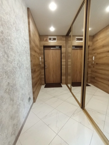 Купить трехкомнатную квартиру в районе Калининский в Новосибирске. Вариант № 6143137, 12, площадь -  квм, цена 8050000 рублей