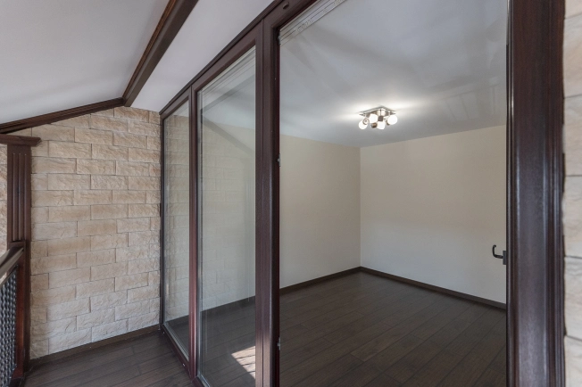 Купить трехкомнатную квартиру в Пушкине. Вариант № 976, 31, площадь -  квм, цена 9300000 рублей