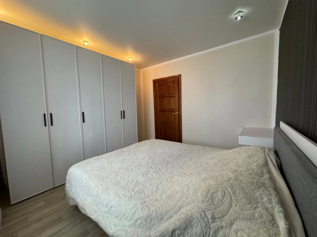 Купить четырехкомнатную квартиру в Нижнекамске. Вариант № 5921960, 9, площадь -  квм, цена 13500000 рублей