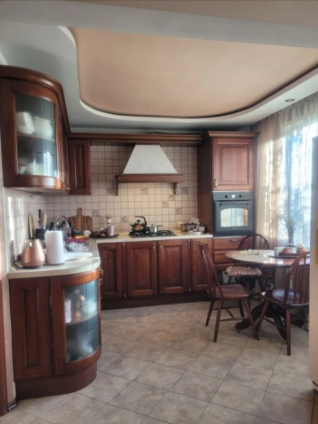 Купить четырехкомнатную квартиру в Иркутской области. Вариант № 10405327, 0, площадь -  квм, цена 5990000 рублей