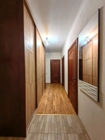 Снять квартиру на улице Виктора Гакуна в Калининграде. Вариант № 18166, 13, площадь -  квм, цена 70000 рублей