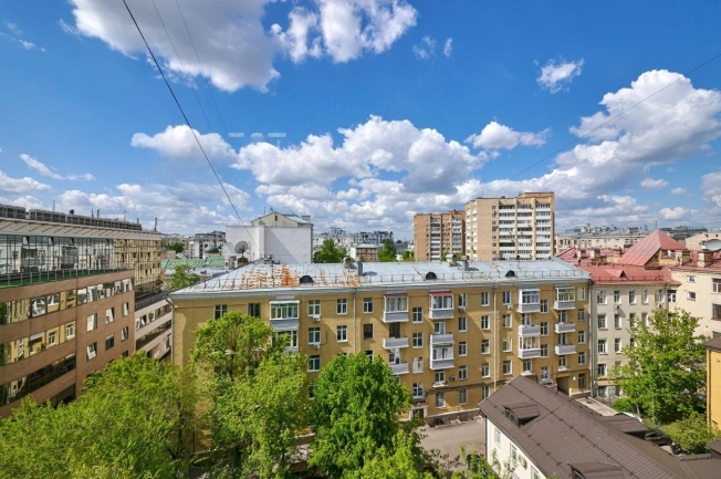 Купить квартиру на вторичке в Москве. Вариант № 18244, 26, площадь -  квм, цена 31900000 рублей