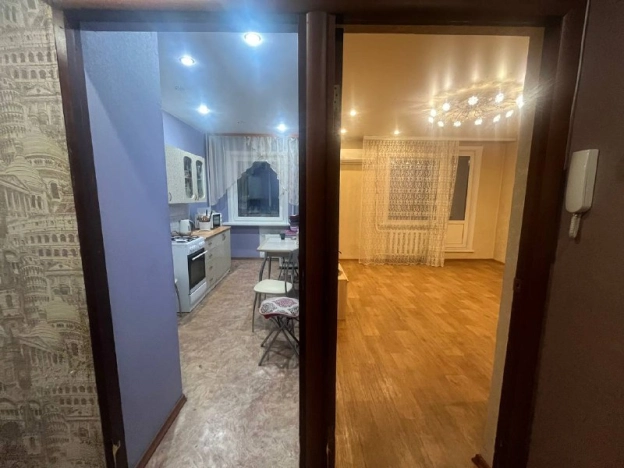 Купить трехкомнатную квартиру в Иркутской области. Вариант № 10978041, 6, площадь -  квм, цена 4950000 рублей