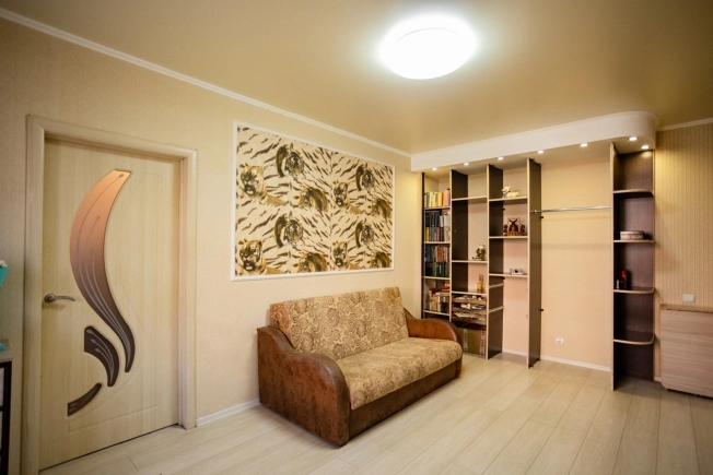 Купить двухкомнатную квартиру в Омске. Вариант № 2055491, 8, площадь -  квм, цена 5100000 рублей