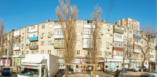 Купить трехкомнатную квартиру в Ростовской области. Вариант № 8435758, 8, площадь -  квм, цена 5250000 рублей