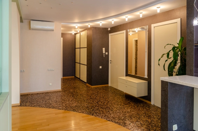 Купить четырехкомнатную квартиру в Новосибирской области. Вариант № 54718, 17, площадь -  квм, цена 16300000 рублей