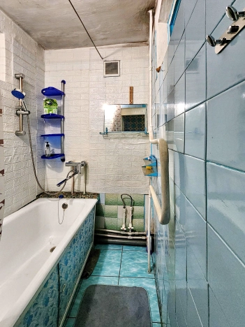 Купить трехкомнатную квартиру в Кызыле. Вариант № 6446, 4, площадь - квм, цена 7100000 рублей