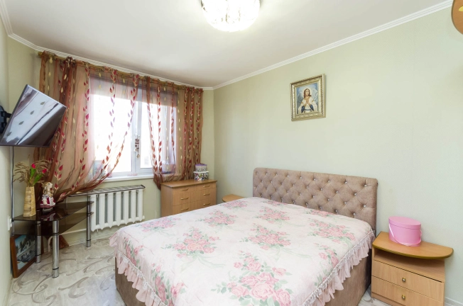 Купить трехкомнатную квартиру в Тюменской области. Вариант № 12929, 6, площадь -  квм, цена 4500000 рублей