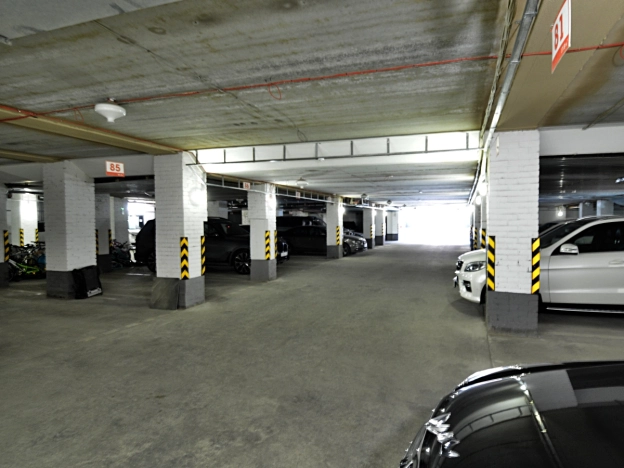 Купить трехкомнатную квартиру в районе Центральный в Новосибирске. Вариант № 1767962, 48, площадь -  квм, цена 30000000 рублей