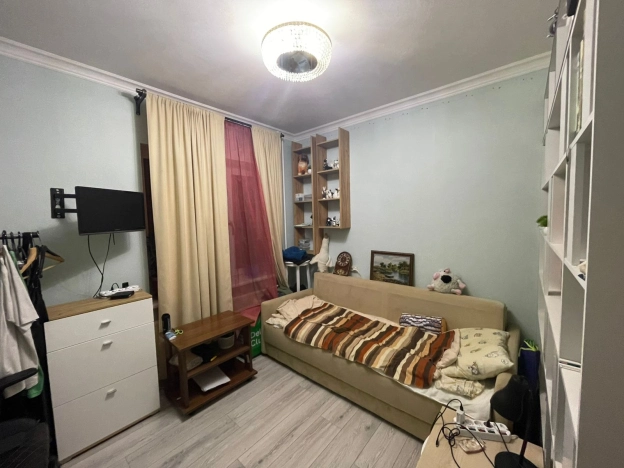 Купить трехкомнатную квартиру в Ленинградской области. Вариант № 8148482, 4, площадь -  квм, цена 9400000 рублей