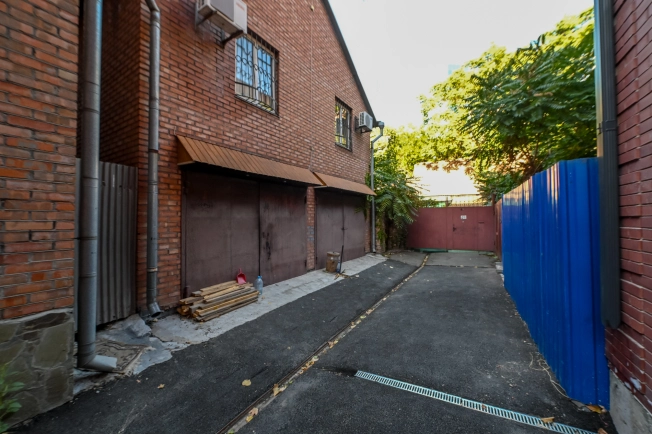 Купить дом в районе Пролетарский в Ростове-на-Дону. Вариант № 50429, 29, площадь -  квм, цена 15500000 рублей