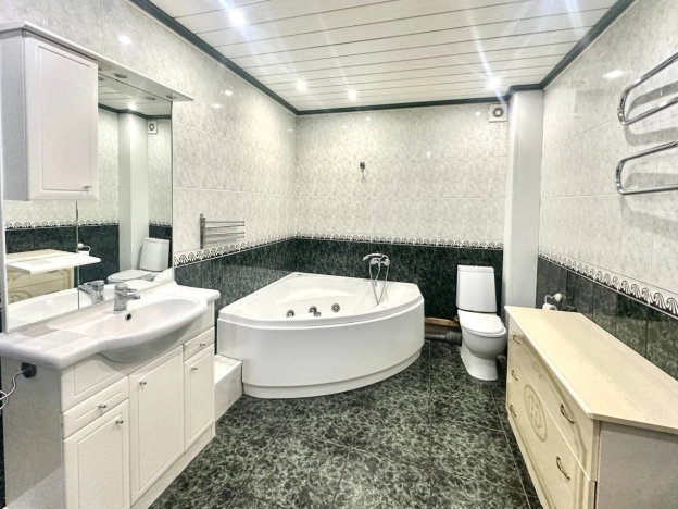 Купить трехкомнатную квартиру в Калуге. Вариант № 42880, 18, площадь -  квм, цена 11199000 рублей