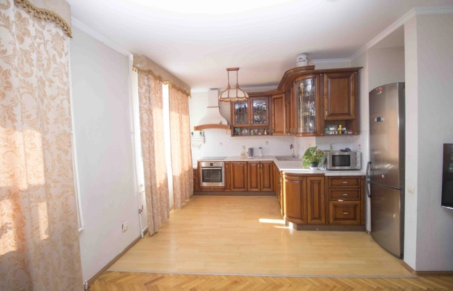 Купить многокомнатную квартиру в Тюменской области. Вариант № 364504, 2, площадь -  квм, цена 7000000 рублей