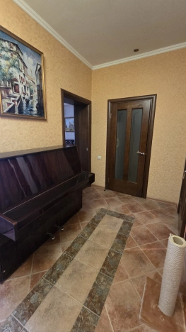 Купить трехкомнатную квартиру в Новосибирске. Вариант № 8665705, 6, площадь -  квм, цена 12500000 рублей