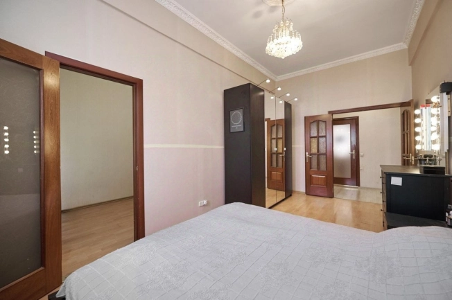 Купить квартиру на вторичке в Москве. Вариант № 18244, 11, площадь -  квм, цена 31900000 рублей