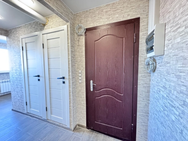 Купить трехкомнатную квартиру в районе Выборгский в Санкт-Петербурге. Вариант № 29983, 9, площадь -  квм, цена 10500000 рублей