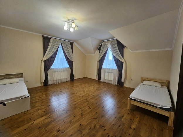 Снять дом в Тюменской области. Вариант № 5572, 12, площадь -  квм, цена 130000 рублей